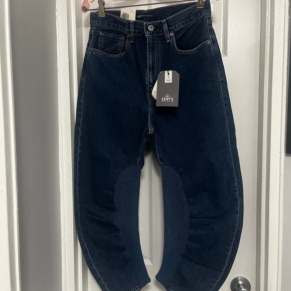 Levi's Women’s Barrel Cropped Limited Edition Dark Blue Jeans